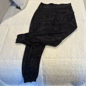Lululemon align ladies black camo joggers size 8